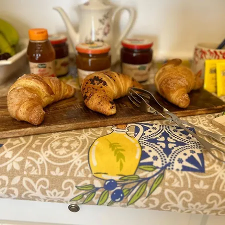 Bed & Breakfast Five 4*