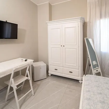 Bed & Breakfast Five 4*