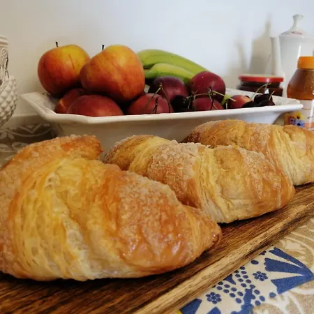 Bed & Breakfast Five *
