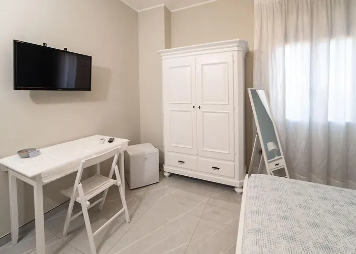 לינה וארוחת בוקר Five 4*