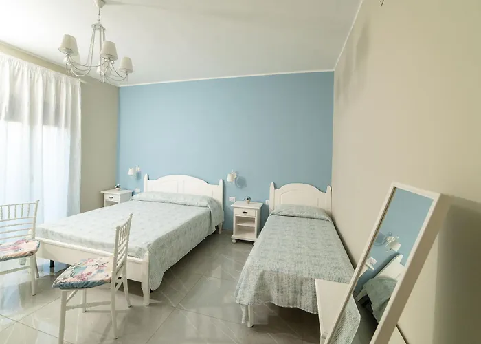 לינה וארוחת בוקר Five ליקאטה