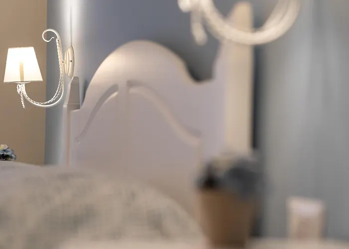 לינה וארוחת בוקר Five ליקאטה