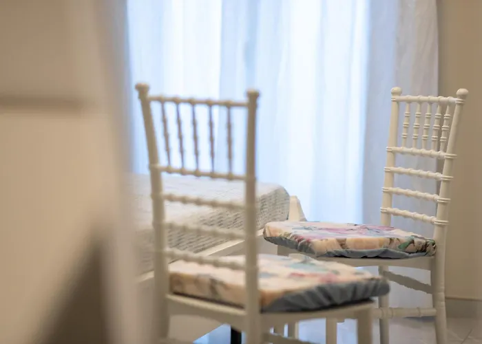 לינה וארוחת בוקר Five