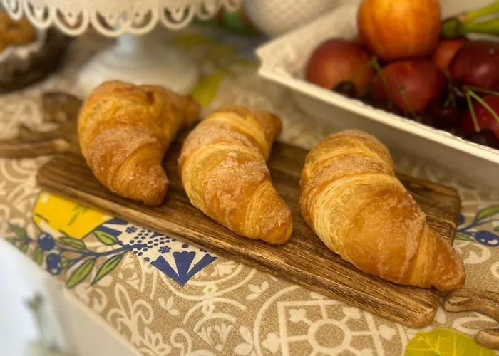 לינה וארוחת בוקר Five