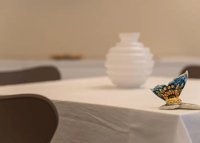 Five לינה וארוחת בוקר ליקאטה