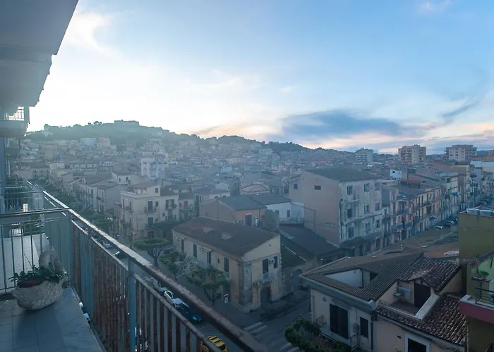 Five לינה וארוחת בוקר